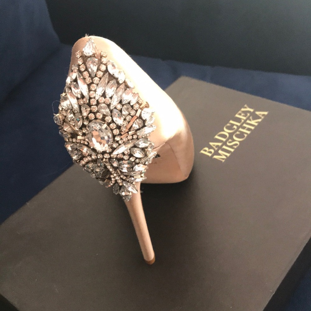 Badgley Mischka Kiara shoe 8.5 size latte color